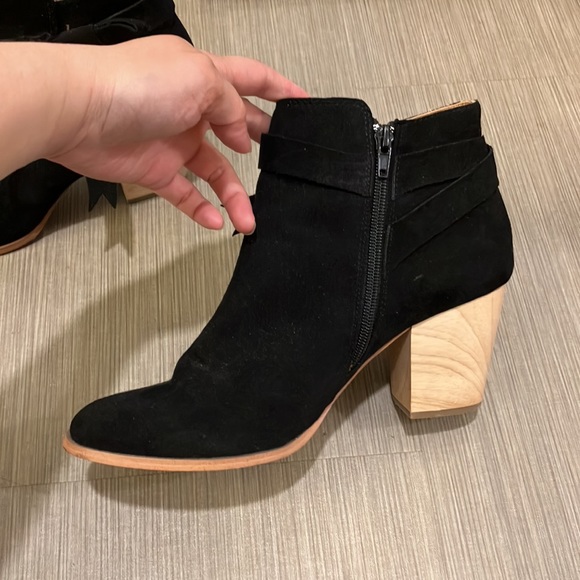 EUC Free People vegan suede heeled ankle booties In Black Color Size 10 - Picture 15 of 15